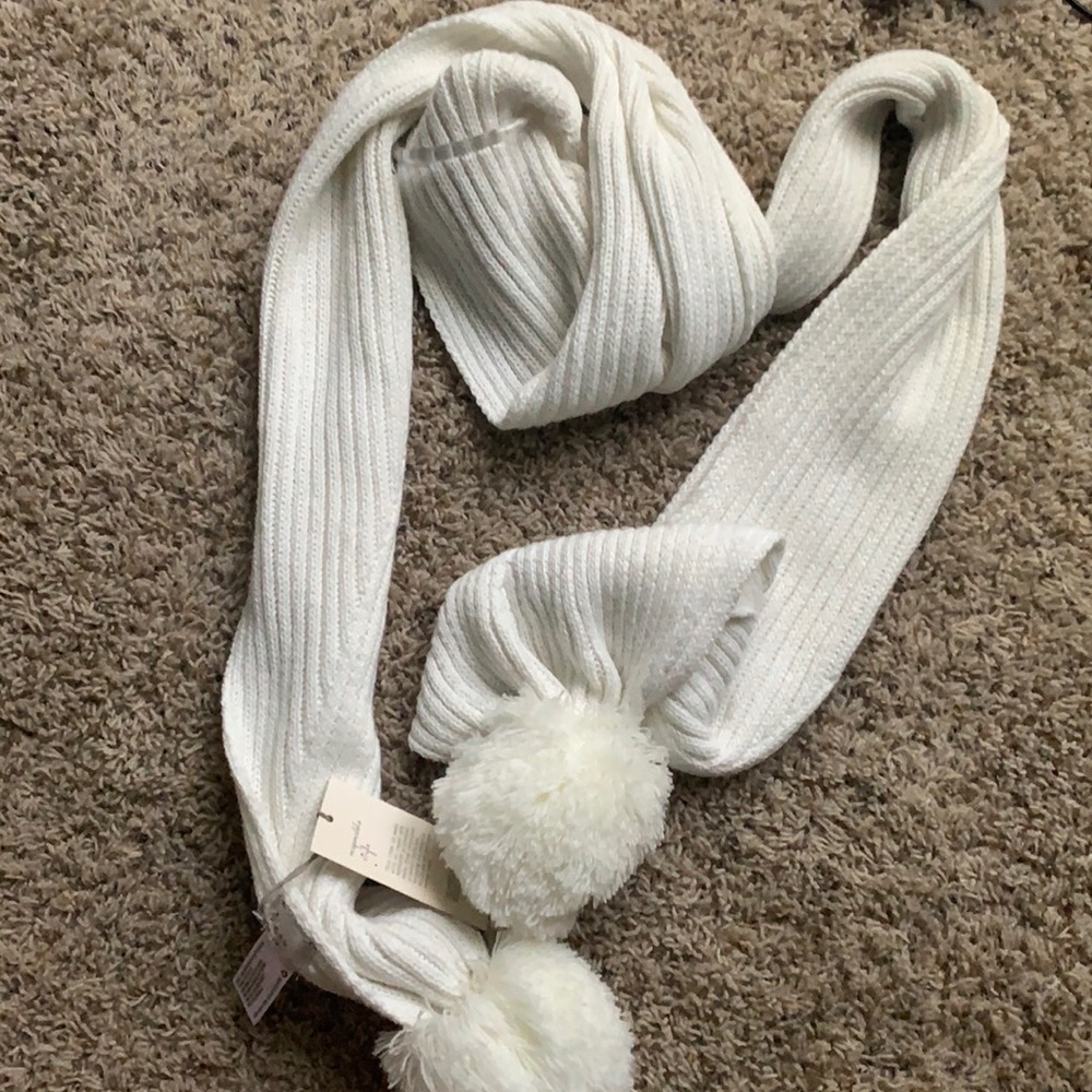 Thick pom pom scarf